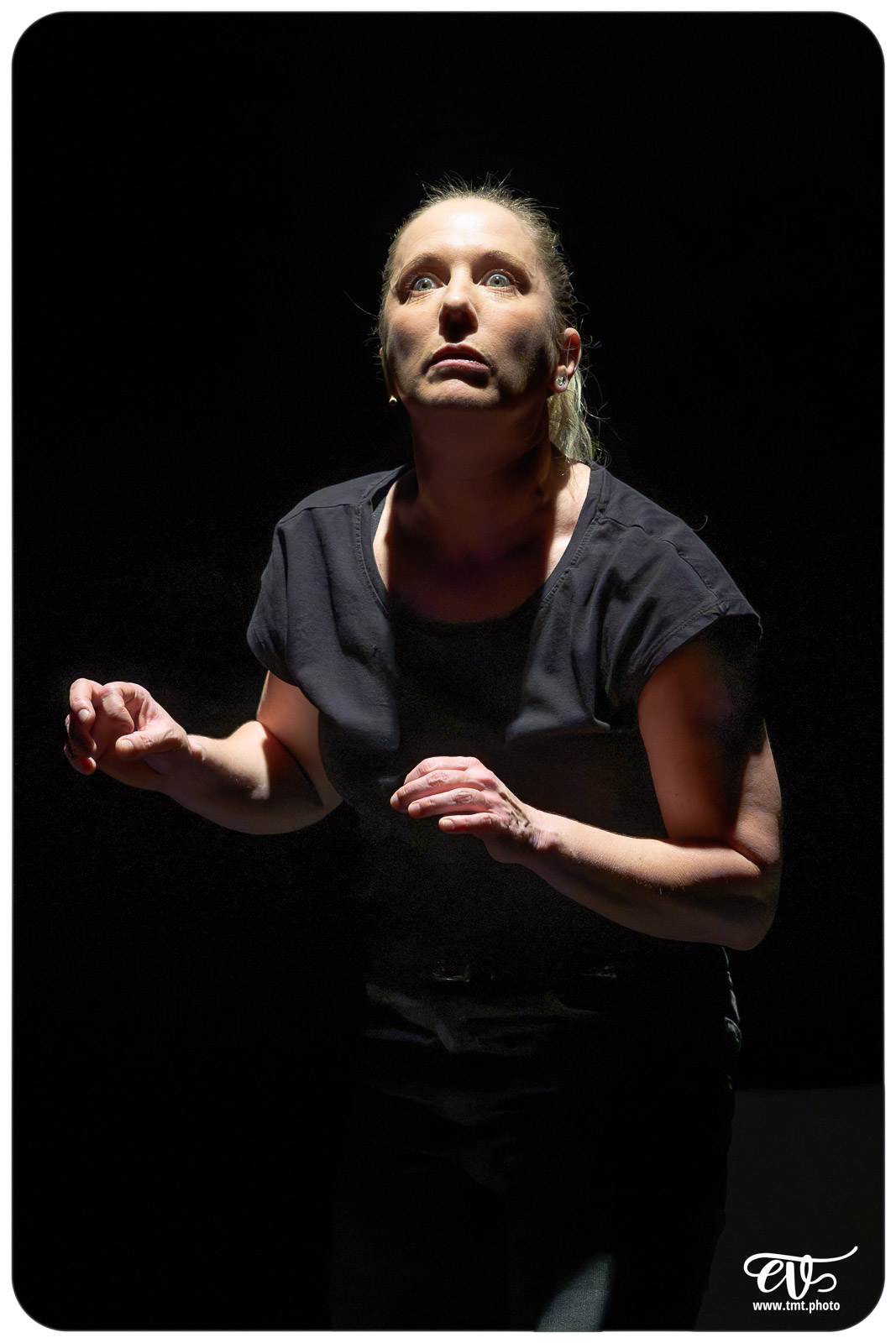 LES CHATOUILLES OU LA DANSE DE LA COLÈRE (ANDRÉA BESCOND)